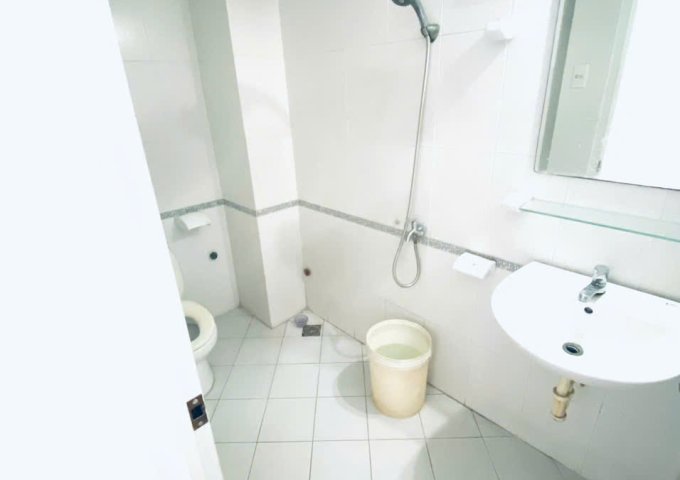 Cho Nữ thuê phòng trung tâm quận 3, Khu vực Trần Văn Đang - Hoàng Sa, Có giếng trời, nhà luôn mát mẻ.