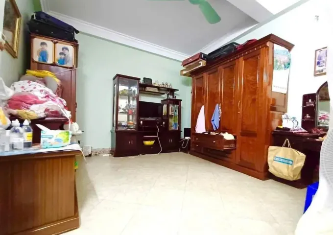 Bán Nhà Phan Kế Bính 33m2. 5 tầng. mặt tiền 5.8m. giá 9.2 tỷ Ba Đình Hà Nội