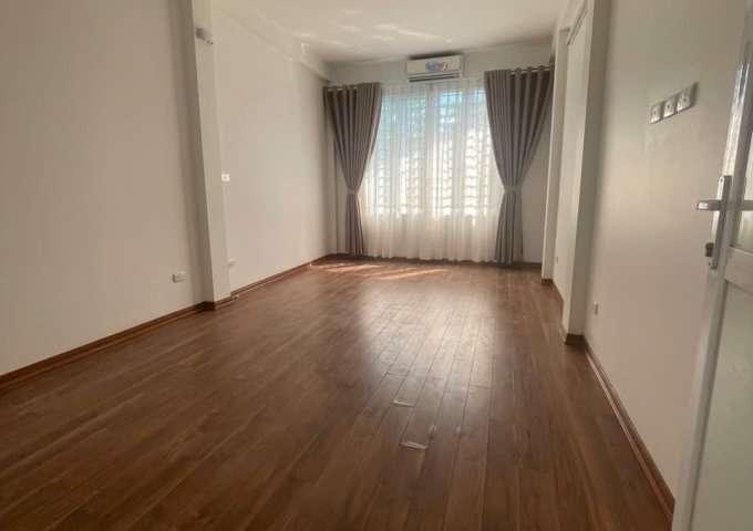 Chính chủ cho thuê nhà 446 Đường Bưởi, mặt đường 10m, 2 bên đều có vỉa hè to tràn ngập cây xanh