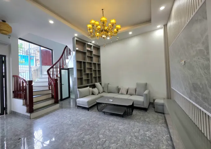 BÁN NHÀ RIÊNG Phố Bát Khối 53.5m2 X 4 Tầng mặt tiền 5m,6.2 tỷ Long Biên.