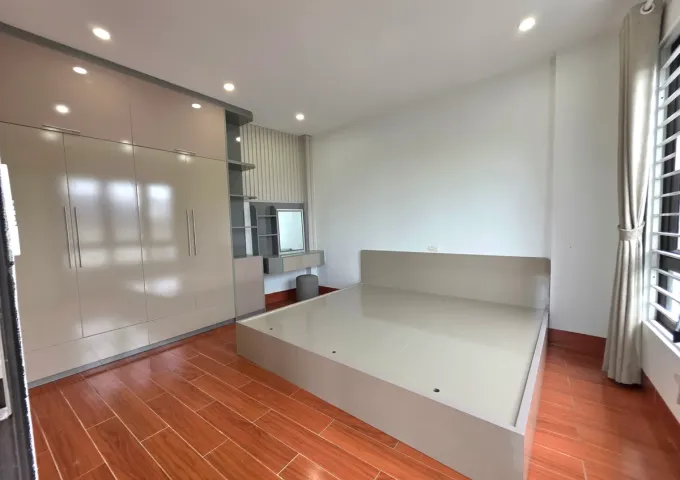 BÁN NHÀ RIÊNG Phố Bát Khối 53.5m2 X 4 Tầng mặt tiền 5m,6.2 tỷ Long Biên.