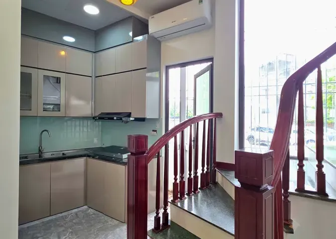 BÁN NHÀ RIÊNG Phố Bát Khối 53.5m2 X 4 Tầng mặt tiền 5m,6.2 tỷ Long Biên.