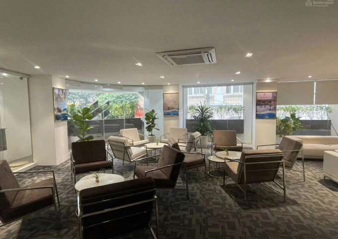 HOT! Văn Phòng Cầu Giấy 140m2 Siêu Đẹp – Giá Tốt Chỉ 37 Triệu/Tháng – Vị Trí Trung Tâm, Ô TÔ Đỗ Cửa