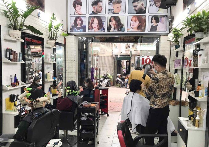 SANG NHƯỢNG CỬA HÀNG TÓC – NGÕ TỰ DO