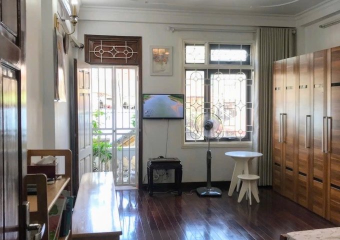 Bán nhà riêng ngõ 106 đường Cầu Giấy-Hà Nội, diện tích 42m2, mặt tiền 4,4m, 6 tầng + thang máy. Sổ đỏ chính chủ.