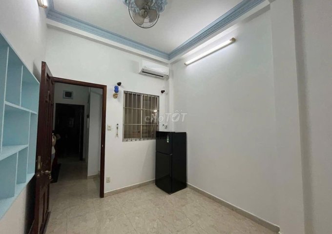 Cho thuê phòng trọ ngay gần Đại học Văn Lang.