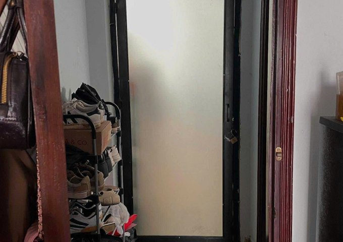 Mình cần pass phòng Bancol (còn 1 tháng hợp đồng, nếu ở tiếp thì chủ tiếp tục gia hạn)