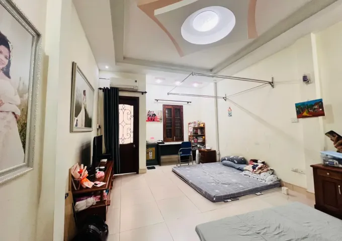 Bán Nhà Nghĩa Đô. Cầu Giấy. Ô Tô. Vỉa Hè. DT 38m2. MT 4,3m. 5 Tầng. Giá 15,9 Tỷ.