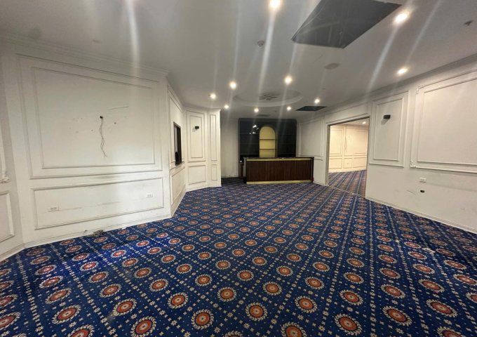 CHO THUÊ MẶT BẰNG 300M² – (SÒNG PÀI CŨ-Tầng hầm DƯỚI TIỆM VÀNG) HOT NHẤT CẦU GIẤY