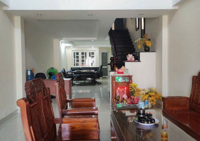 BÁN NHÀ NGAY CHỢ 339 - Phước Long B, Q9 - DT 95m2 - Giá Chỉ hơn 9 tỷ