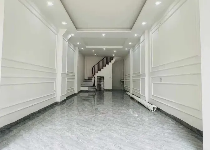 Bán Nhà Định Công Thượng. Hoàng Mai. Ô Tô. DT 42m2. MT 3,8m. 5 Tầng. Giá 10.95 Tỷ. 