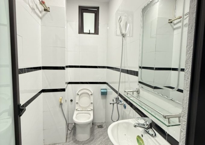 Chỉ 6xx sở hữu ngay căn nhà 5 tầng trung tâm Văn Quán 