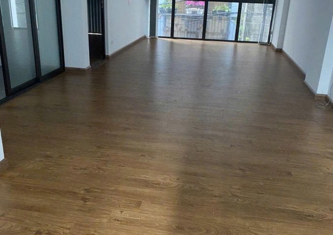 Văn phòng đẹp, sẵn sàng đón bạn ngay tại Hoàng Quốc Việt!