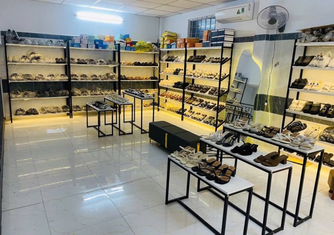 CẦN SANG LẠI SHOP GIẦY DÉP NỮ. Vị trí : Đường Phạm Thị Giây , Ấp Tam Đông ( cũ) , Thới Tam Thôn , Hóc Môn