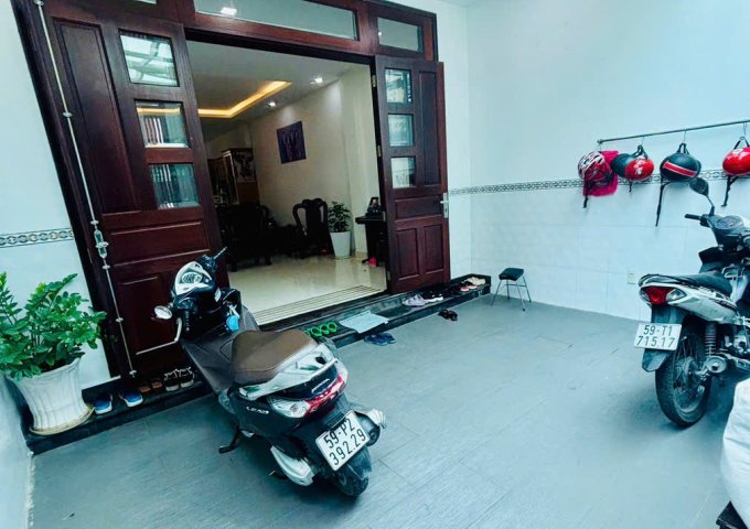 Bán nhà 3 tầng kiên cố hẻm 1 trục Phạm Văn Bạch ngang 5m, 5pn, hơn 7 tỷ