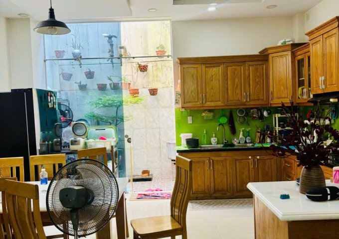 Bán nhà 3 tầng kiên cố hẻm 1 trục Phạm Văn Bạch ngang 5m, 5pn, hơn 7 tỷ