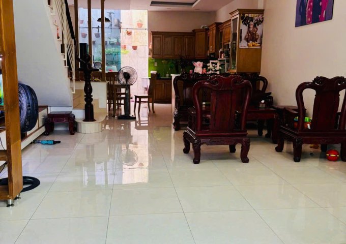 Bán nhà 3 tầng kiên cố hẻm 1 trục Phạm Văn Bạch ngang 5m, 5pn, hơn 7 tỷ