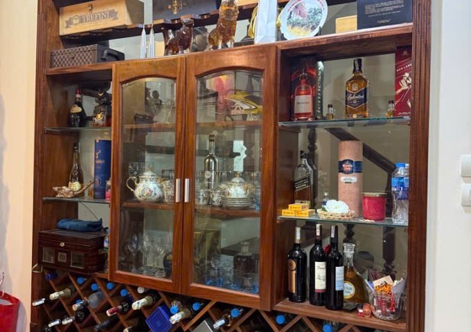 ĐÁNG SỐNG, BIỆT THỰ LÔ GÓC NGUYỄN VĂN CỪ 140M, 4T, MẶT TIỀN QUYỀN LỰC, Ô TÔ THÔNG TRÁNH.