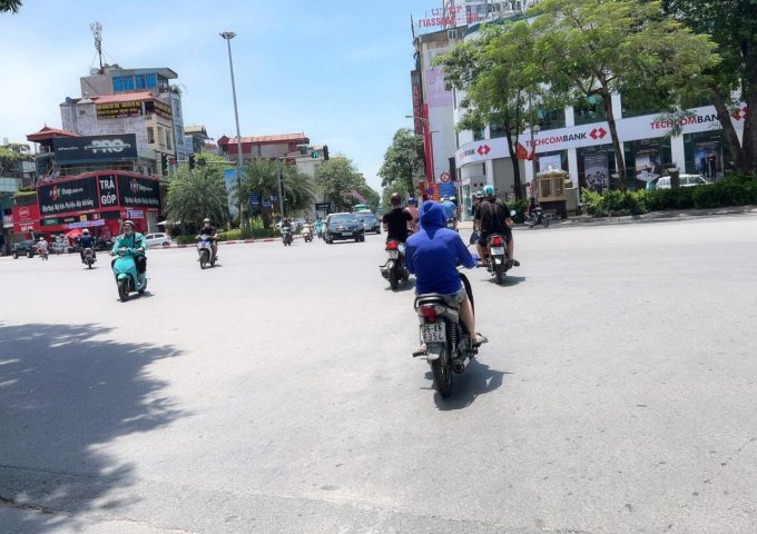 ĐÁNG SỐNG, BIỆT THỰ LÔ GÓC NGUYỄN VĂN CỪ 140M, 4T, MẶT TIỀN QUYỀN LỰC, Ô TÔ THÔNG TRÁNH.