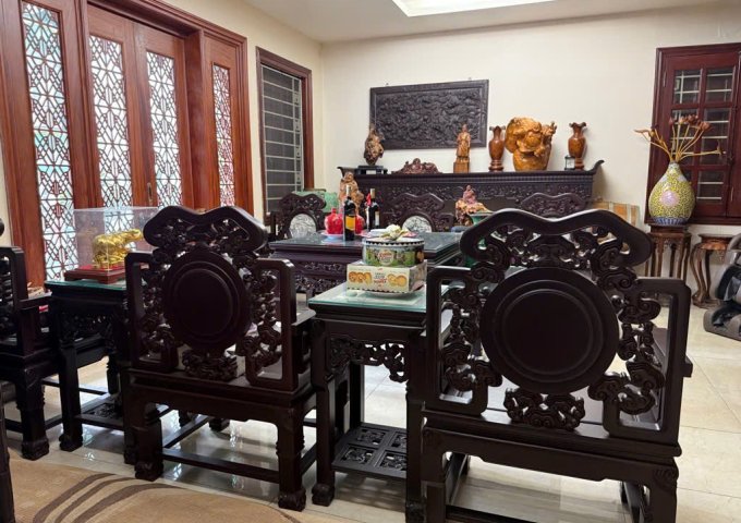 ĐÁNG SỐNG, BIỆT THỰ LÔ GÓC NGUYỄN VĂN CỪ 140M, 4T, MẶT TIỀN QUYỀN LỰC, Ô TÔ THÔNG TRÁNH.