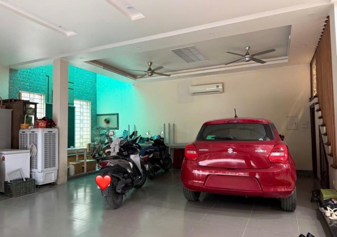 ĐÁNG SỐNG, BIỆT THỰ LÔ GÓC NGUYỄN VĂN CỪ 140M, 4T, MẶT TIỀN QUYỀN LỰC, Ô TÔ THÔNG TRÁNH.