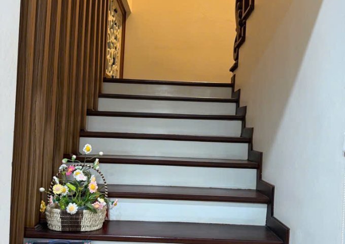 ĐÁNG SỐNG, BIỆT THỰ LÔ GÓC NGUYỄN VĂN CỪ 140M, 4T, MẶT TIỀN QUYỀN LỰC, Ô TÔ THÔNG TRÁNH.