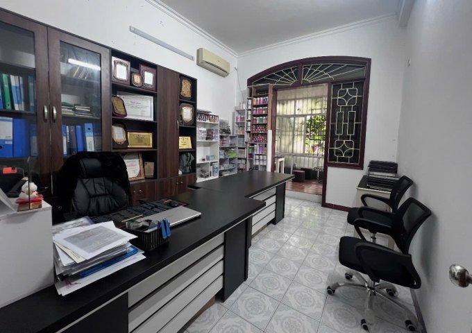 CHÍNH CHỦ Sang nhượng mặt bằng kinh doanh tại Cầu Giấy, 120m² - Ô tô đỗ cửa