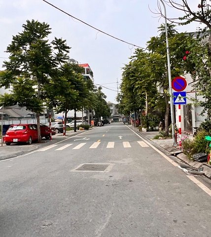 ► NHÀ ĐẸP PHỐ TRẠM,DIỆN 40M NHỈNH 9tỷ, THANG MÁY, GARA Ô TÔ - NGÕ THÔNG - HÀNG XÓM AEON LONG BIÊN - AN CƯ TUYỆT Vời