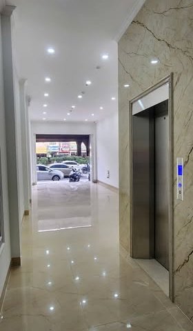 Chính chủ bán nhà phố Nguyễn Xiển diện tích 64,5m , mặt tiền 4m, xây 8 tầng