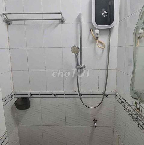 Cho thuê phòng 20m² + gác lửng 10m² tại Quận 1 – Giá dễ thương