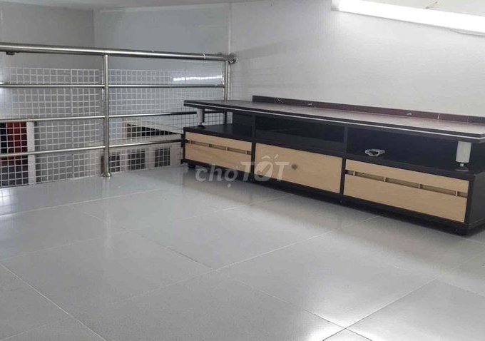 Cho thuê phòng 20m² + gác lửng 10m² tại Quận 1 – Giá dễ thương
