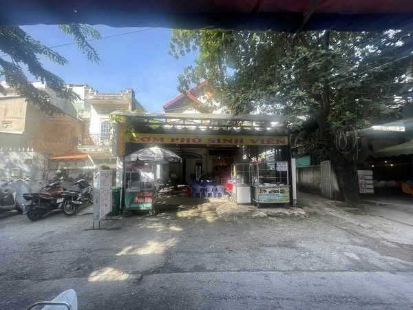 Mình cần sang lại mặt bằng& nhà nguyên căn quán ăn Cơm & Phở Sinh Viên