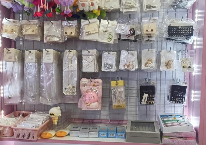 SANG SHOP PHỤ KIỆN KHU VỰC CỦ CHI - TP.HCM Giá sang nhượng toàn bộ: 95 triệu