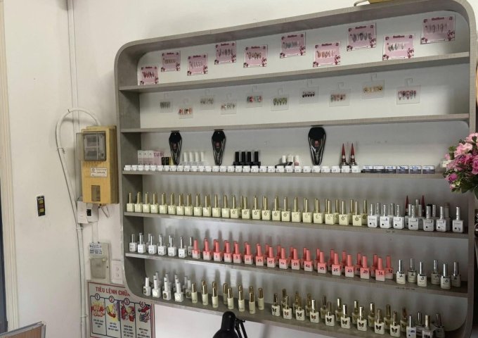 Cần sang tiệm nail quận phú nhuận. Giá sang 80tr