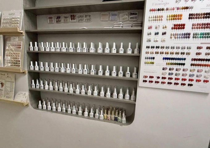Cần sang tiệm nail quận phú nhuận. Giá sang 80tr