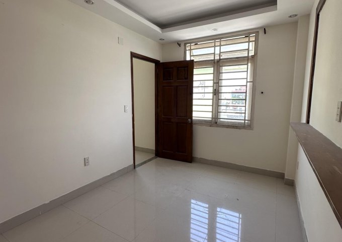 Nhà HXH đường ĐHT02, sát chợ, 5 x 18m, 4 tấm, 7 PN