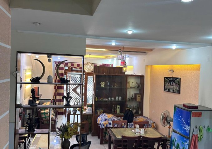 Nhà HXH đường ĐHT02, sát chợ, 5 x 18m, 4 tấm, 7 PN