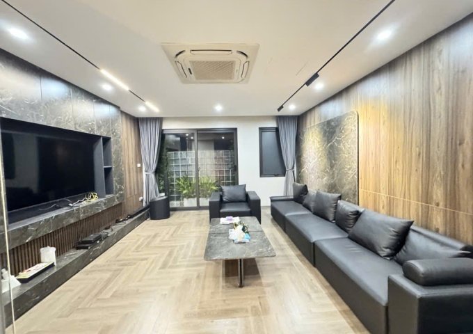 Nhà 5 tầng Ngọc Lâm Long Biên, full nội thất, ô tô đỗ cửa, gần Mipec, công viên, giá chỉ 10.4 tỷ