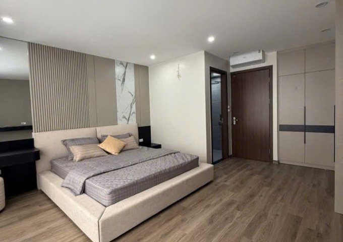 Nhà 5 tầng Ngọc Lâm Long Biên, full nội thất, ô tô đỗ cửa, gần Mipec, công viên, giá chỉ 10.4 tỷ