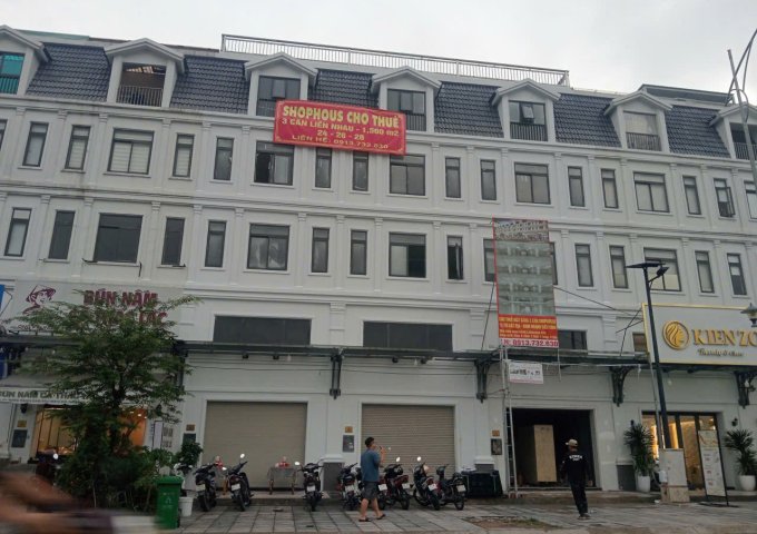 GIÁ TỐT: CHO THUÊ 3 CĂN SHOPHOUSE LIỀN THÔNG NHAU 300M2( DTSD 1.500M2) -ĐỐI DIỆN GLOBAL CITY, TP.THỦ ĐỨC