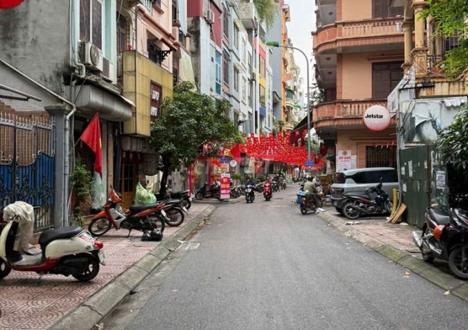 Bán nhà mặt ngõ 154 Ngọc Lâm. Nhà 5 tầng nở hậu đẹp. Ngõ kinh doanh