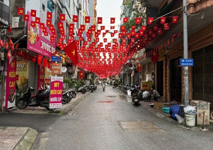 Bán nhà mặt ngõ 154 Ngọc Lâm. Nhà 5 tầng nở hậu đẹp. Ngõ kinh doanh