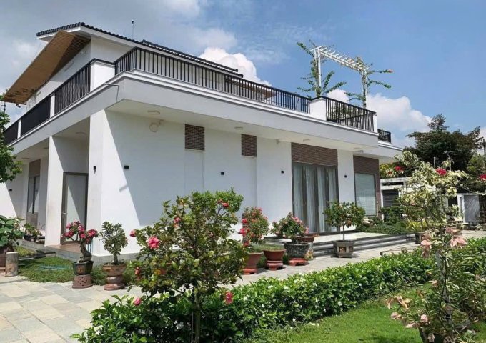 TIỀN NHANH CÓ LỢI THẾ! BÁN GẤP BIỆT THỰ GÓC 2 MẶT TIỀN SIÊU ĐẸP – TTT HÓC MÔN