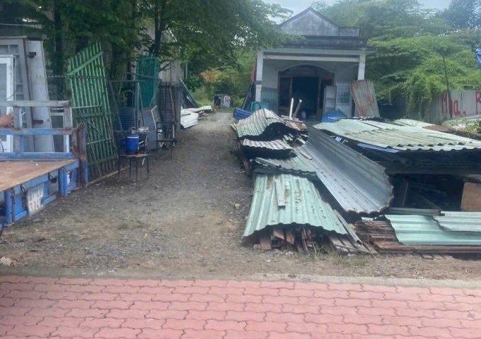 BÁN ĐẤT TẶNG NHÀ – MẶT TIỀN TL8 HOÀ PHÚ  936M² – NỞ HẬU ĐẸP – GIẢM SỐC 2 TỶ!