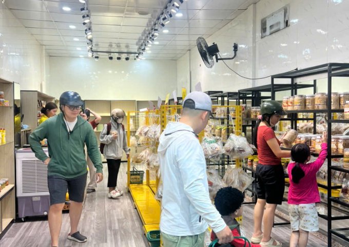 Sang nhượng mặt bằng đẹp, đã đầu tư rất tâm huyết - chỉ vào là kinh doanh luôn tại TP Thủ Đức.