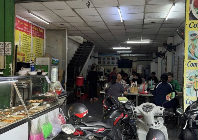 Cần sang nhượng quán cơm tâm huyết, lượng khách + app ổn định, chủ nhà dễ tính...