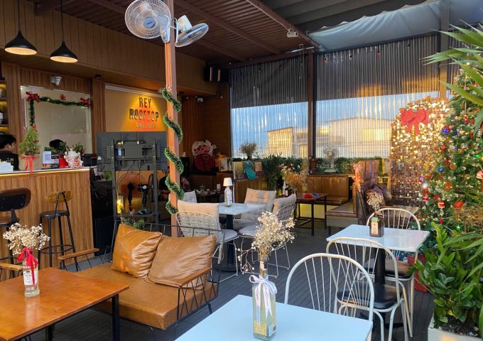 Cần sang nhượng lại quán rooftop đang hoạt động ổn định, kèm xe nước – mô hình kinh doanh sẵn, chỉ việc tiếp quản và bán ngay