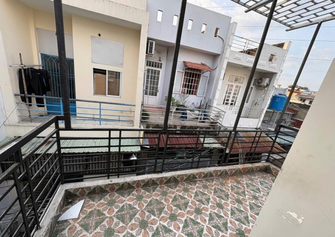 Cho thuê nhà nguyên căn 2 tầng, vị trí thuận tiện Quận 12