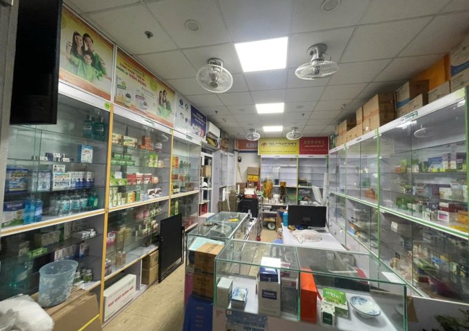 Cần Thanh lý toàn bộ CSVC và quầy tủ, bảng biển nhà thuốc khu vực Times City Hà Nội