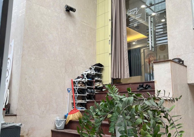 SANG NHƯỢNG MẶT BẰNG MỚI ĐẸP – VỊ TRÍ TRUNG TÂM BÌNH THẠNH – VÀO SỬ DỤNG NGAY